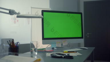 绿色屏幕医生电脑桌子上诊所关闭技术医疗保健